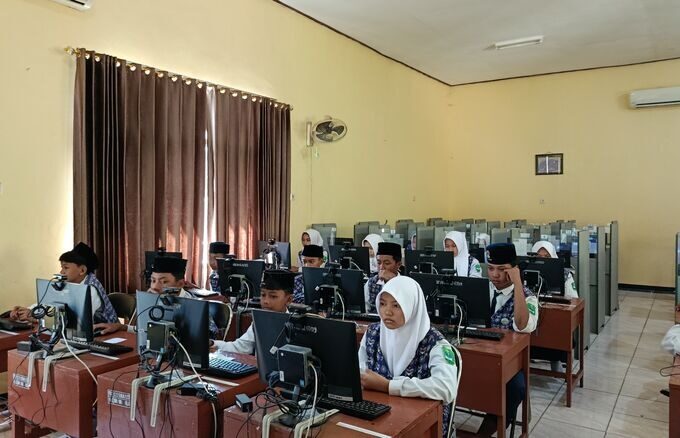 Simulasi ANBK: Persiapan UPT SMP Negeri 1 Merakurak Menuju Asesmen Nasional