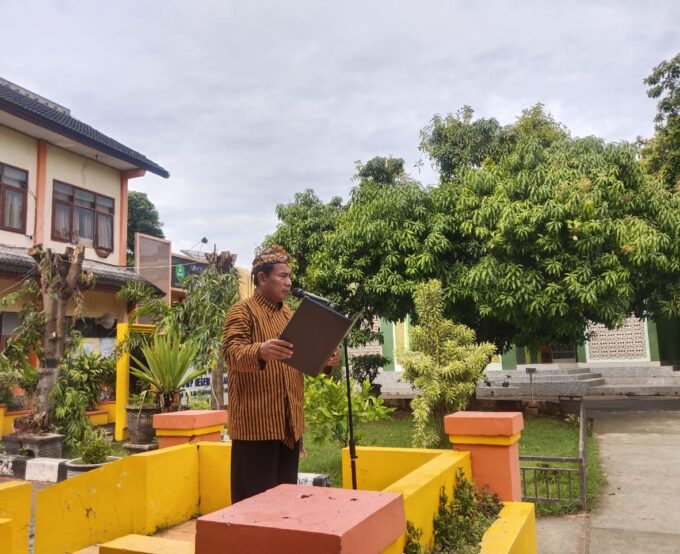 UPT SMP Negeri 1 Merakurak Peringati Hari Pahlawan dengan Upacara Khidmat dan Teatrikal kepahlawanan oleh Teater Aksara