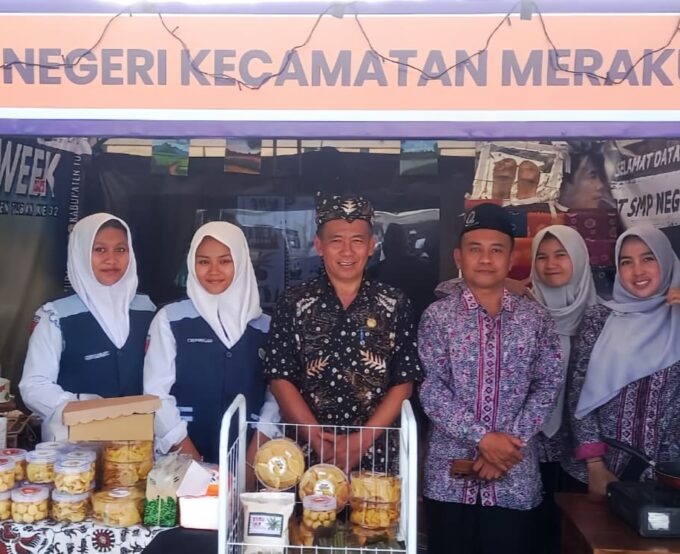 Student Festival Week 2025 PEMKAB Tuban Meriah! SMP Negeri 1 Merakurak Pamerkan Inovasi Produk Sagu, dan Kerajinan Daur Ulang